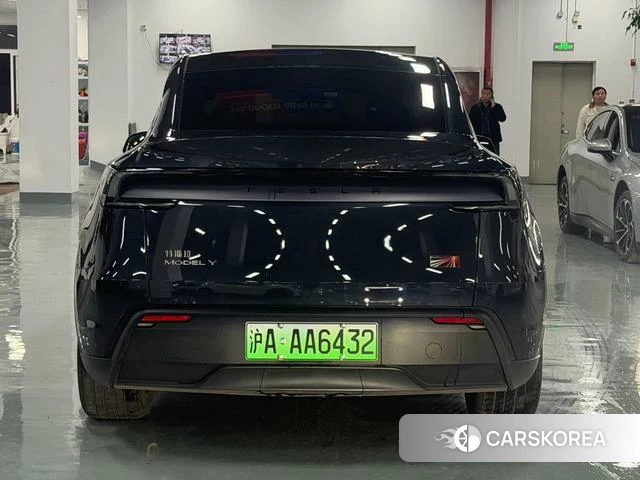 Tesla Model Y 2025 Черный из Китая, фото 5