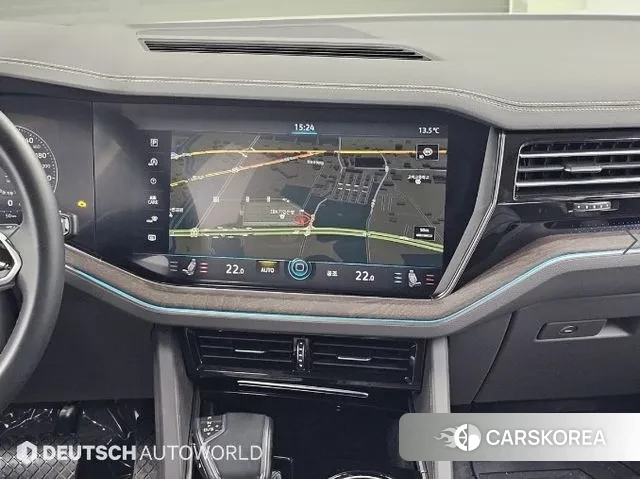 Volkswagen Touareg 3rd generation 2023 Белый из Кореи, фото 5