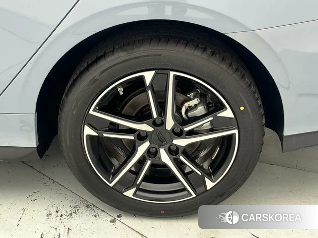 Geely Automobile Binrui 2026 Темно-серый из Китая, фото 5