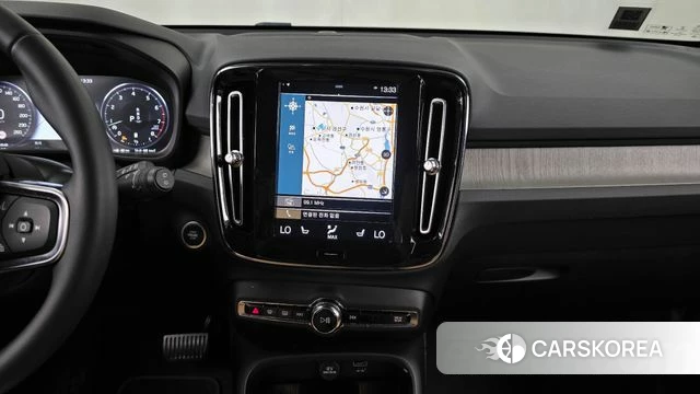 Volvo XC40 2022 Светло-серебряный цвет из Кореи, фото 5