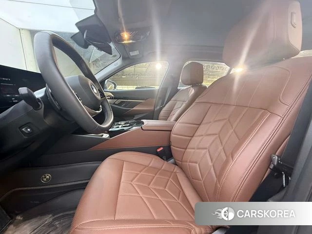 BMW 5 series 2024 Темно-серый из Китая, фото 5