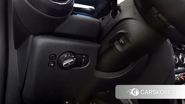 Mini Cooper Convertible 2023 Черный из Кореи, фото 5