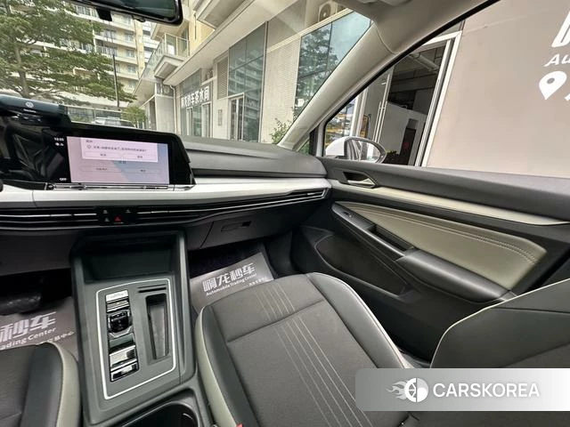 Volkswagen Golf 2023 Белый из Китая, фото 5