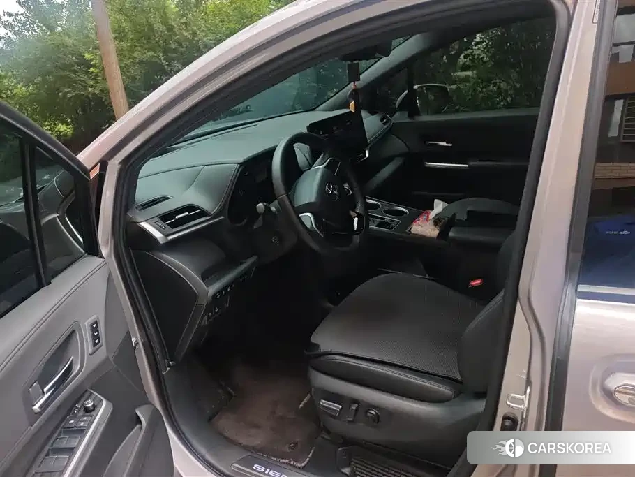 Toyota Sienna 2022 Silver/gray из Китая, фото 5