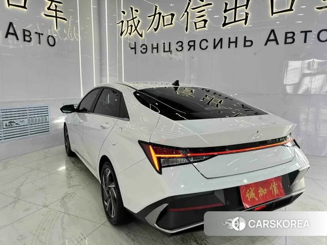 Hyundai Elantra 2023 Белый из Китая, фото 5