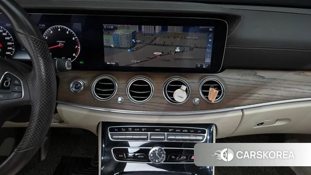 Mercedes-Benz E-Class W213 2018 Белый из Кореи, фото 5