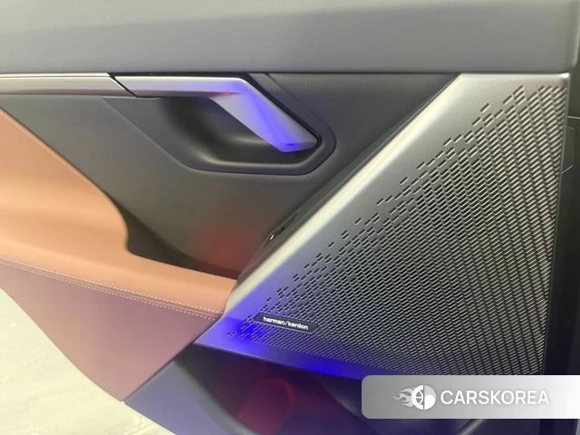 BMW 5 Series (G60) 2024 Цвет галактики из Кореи, фото 5