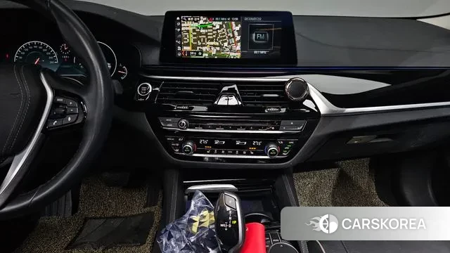 BMW 5 Series (G30) 2019 Белый из Кореи, фото 5