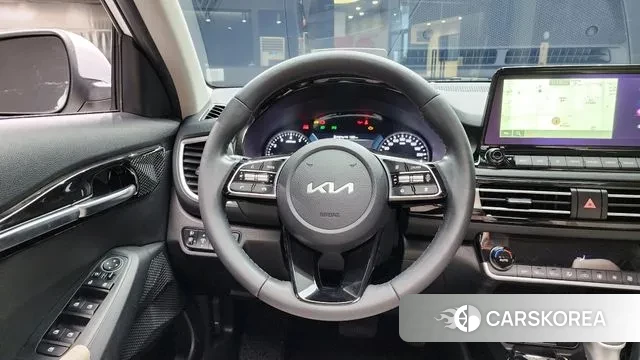 Kia Seltos 2022 Белый из Кореи, фото 5