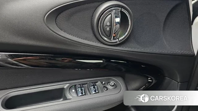 Mini Cooper Clubman 2023 Белый из Кореи, фото 5