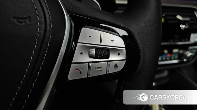 BMW 5 Series (G30) 2023 Белый из Кореи, фото 5