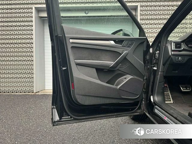 Audi Q5L Sportback 2023 Черный из Китая, фото 5