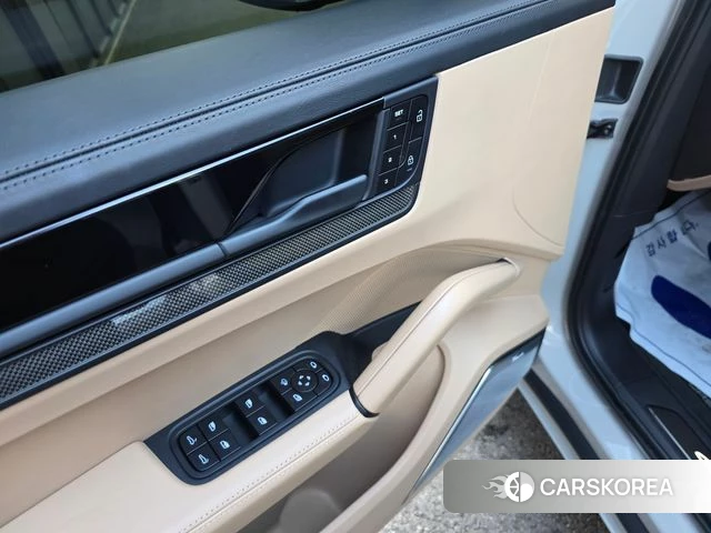 Porsche Cayenne (PO536) 2025 Серебристо-серый из Кореи, фото 5