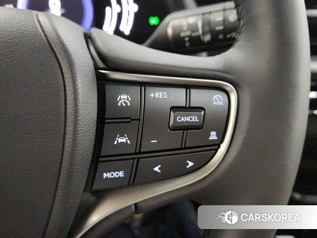 Lexus UX300h 2025 Серый из Кореи, фото 5