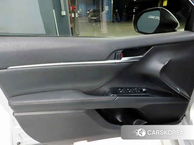 Toyota Camry (XV70) 2019 Серебряный из Кореи, фото 5