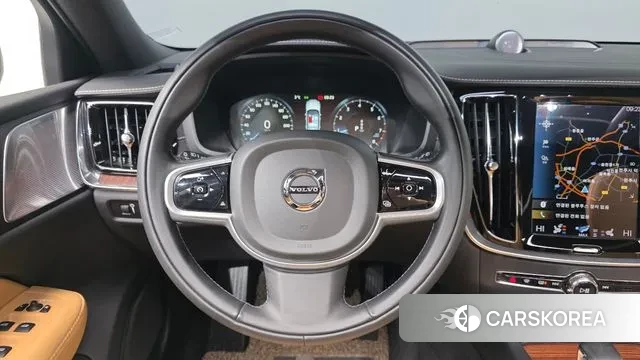 Volvo V60 Cross-Country 2nd Generation 2022 Черный из Кореи, фото 5