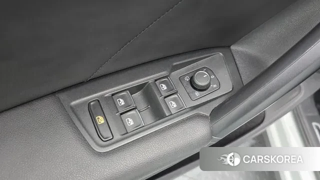 Volkswagen Tiguan second Generation 2023 Белый из Кореи, фото 5