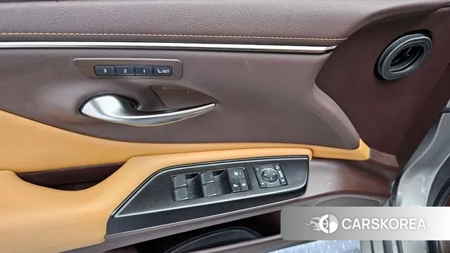 Lexus ES300h 7th generation 2018 Серебряный из Кореи, фото 5