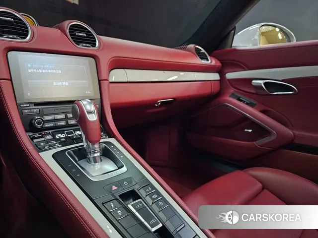 Porsche 718 Boxster 2023 Серебристо-серый из Кореи, фото 5