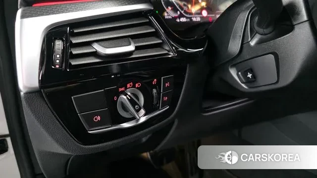 BMW 5 Series (G30) 2023 Белый из Кореи, фото 5