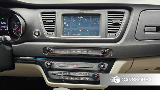Kia The New Carnival 2018 Серебряный из Кореи, фото 5