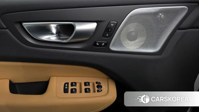 Volvo XC60 second Generation 2024 Белый из Кореи, фото 5