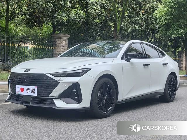 Chang'an UNI-V 2023 Белый из Китая, фото 5