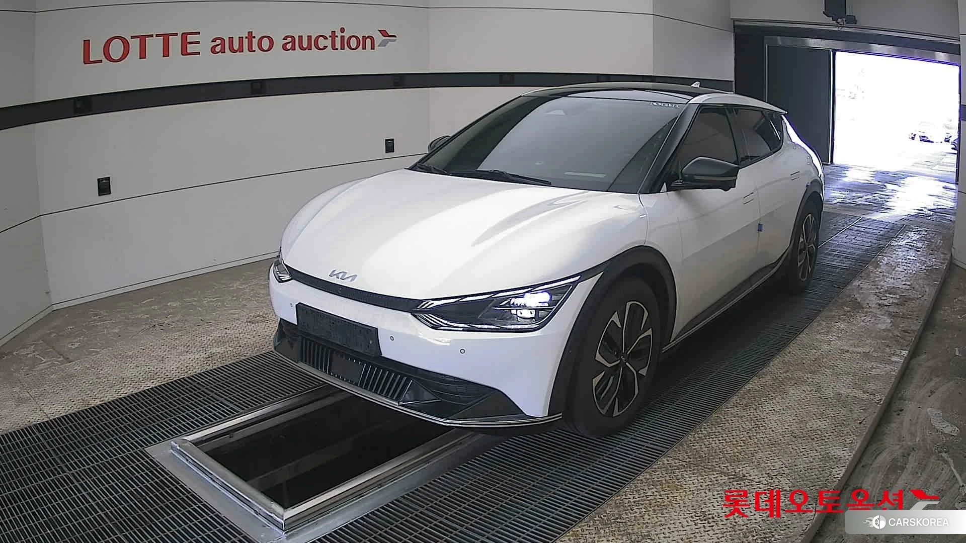 Kia EV6 2023 Белый из Кореи, фото 5