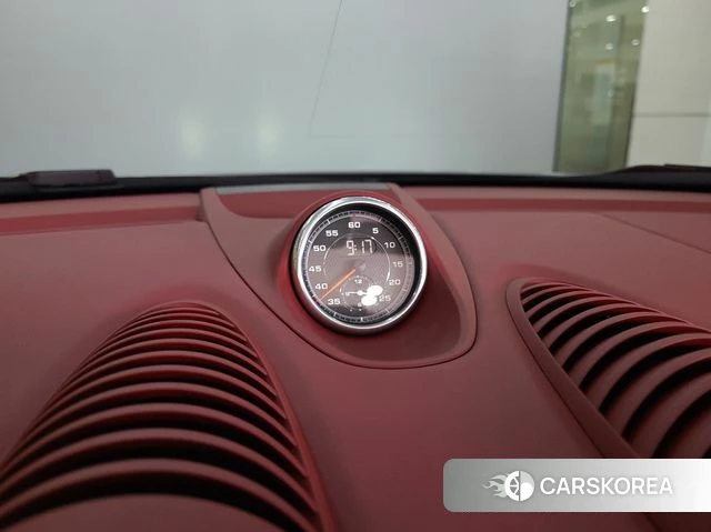 Porsche 718 Boxster 2024 Серебристо-серый из Кореи, фото 5