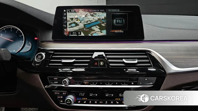 BMW 5 Series (G30) 2018 Белый из Кореи, фото 5