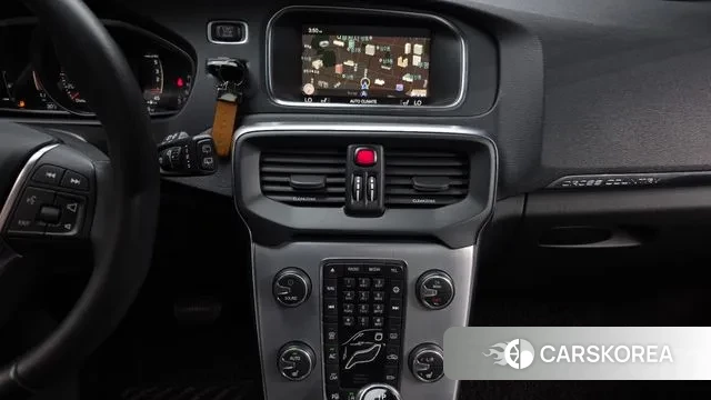 Volvo V40 Cross-Country 2019 Белый из Кореи, фото 5