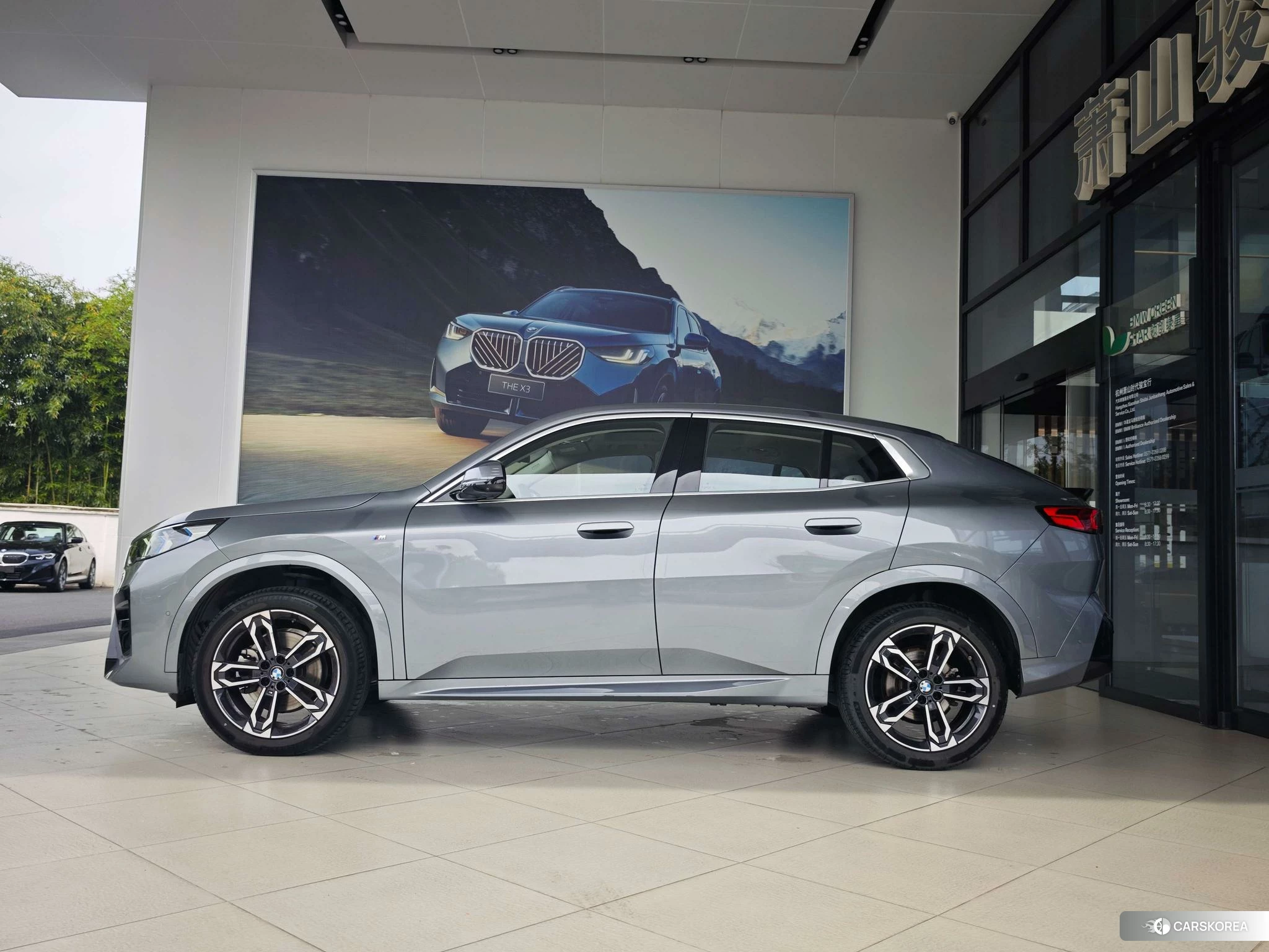 BMW X2 (import) 2024 Серебристо-серый из Китая, фото 5