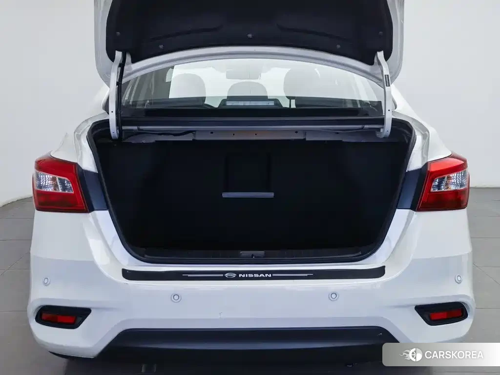 Nissan Sylphy 2023 Белый из Китая, фото 5