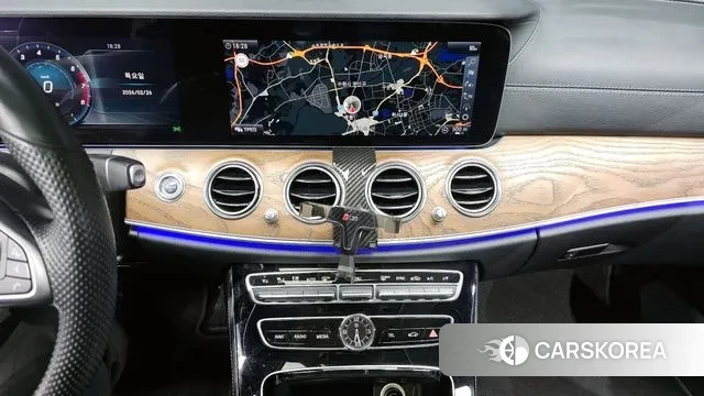 Mercedes-Benz E-Class W213 2018 Серебряный из Кореи, фото 5