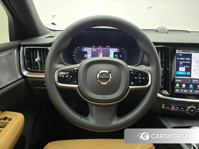 Volvo V60 Cross-Country 2nd Generation 2024 Белый из Кореи, фото 5
