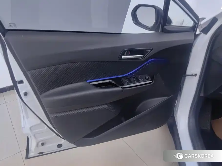 Toyota C-HR 2022 Белый из Китая, фото 5