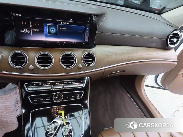 Mercedes-Benz E-Class W213 2018 Белый из Кореи, фото 5