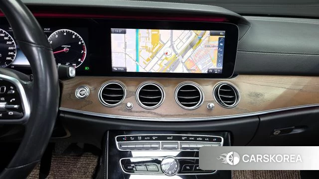 Mercedes-Benz E-Class W213 2018 Белый из Кореи, фото 5