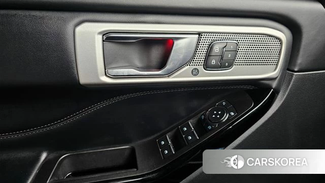 Ford Explorer 6th Generation 2022 Белый из Кореи, фото 5