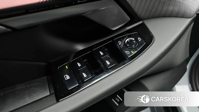 BMW 5 Series (G60) 2025 Светло-серебряный цвет из Кореи, фото 5