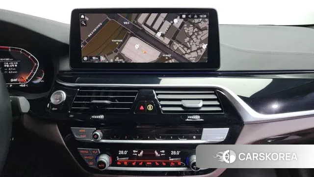 BMW 5 Series (G30) 2022 Белый из Кореи, фото 5