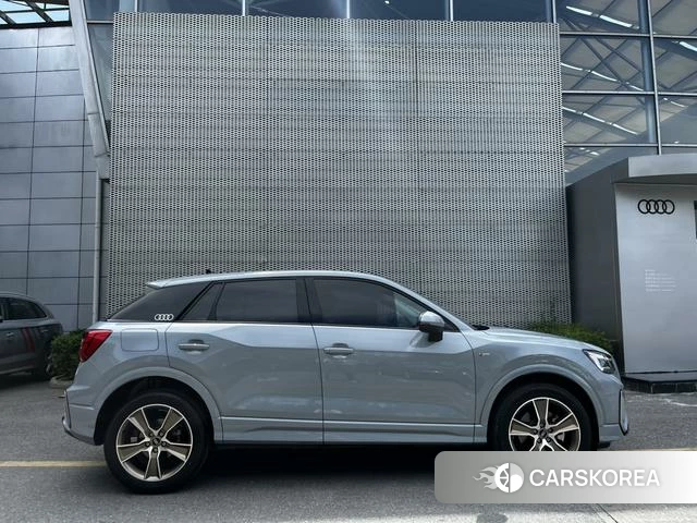 Audi Q2L 2024 Серебристо-серый из Китая, фото 5