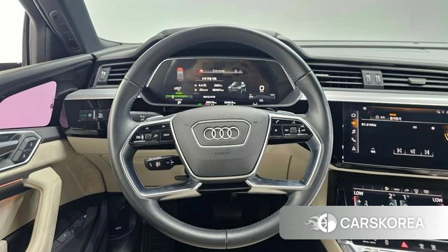 Audi e-Tron 2021 Серый из Кореи, фото 5