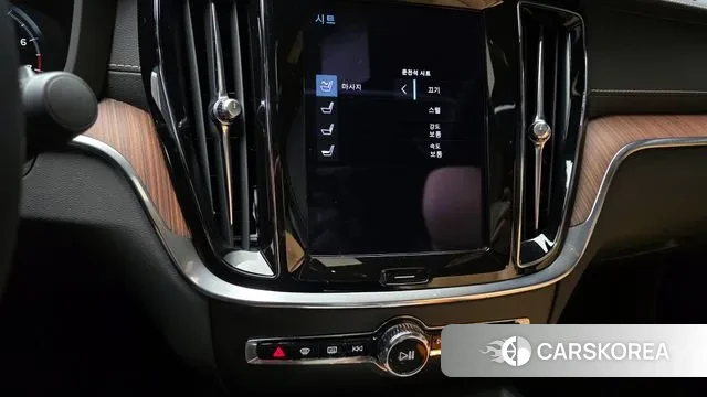 Volvo S60 3rd generation 2022 Белый из Кореи, фото 5