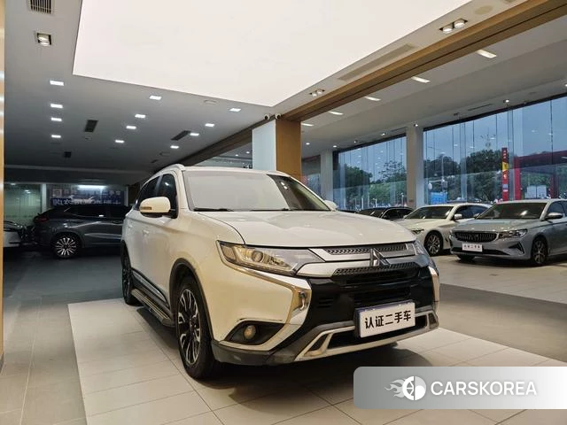 Mitsubishi  Outlander 2019 Белый из Китая, фото 5