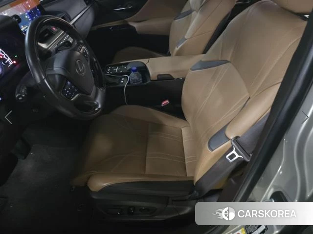 Lexus ES300h 7th generation 2018 Серебряный из Кореи, фото 5