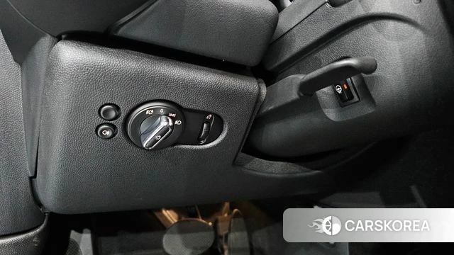 Mini Cooper 2023 Серебряный из Кореи, фото 5