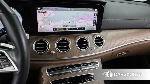 Mercedes-Benz E-Class W213 2021 Белый из Кореи, фото 5