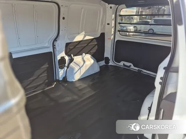 Hyundai Staria 2022 Белый из Кореи, фото 5