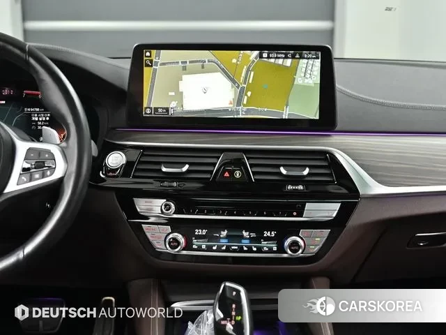 BMW 5 Series (G30) 2021 Серебристо-серый из Кореи, фото 5